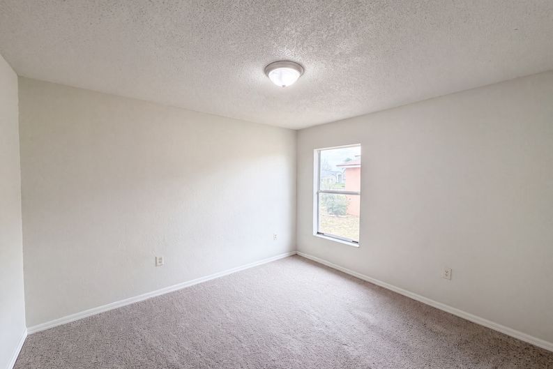 Photo 12 of 19 of 1038 Highland Crest Cir, Lake Wales, FL