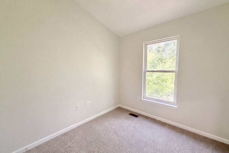 Photo 17 of 27 of 1031 Cutter St, Cincinnati, OH