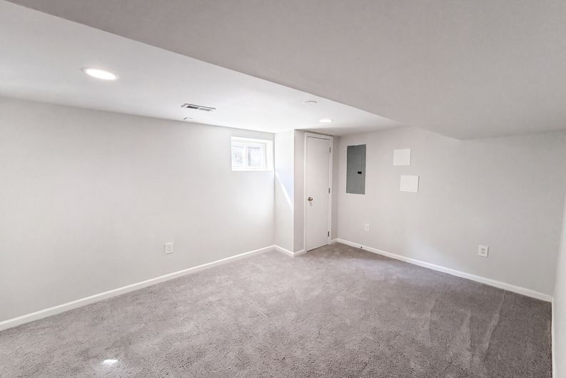 Photo 14 of 22 of 4313 Urn St, Capitol Heights, MD