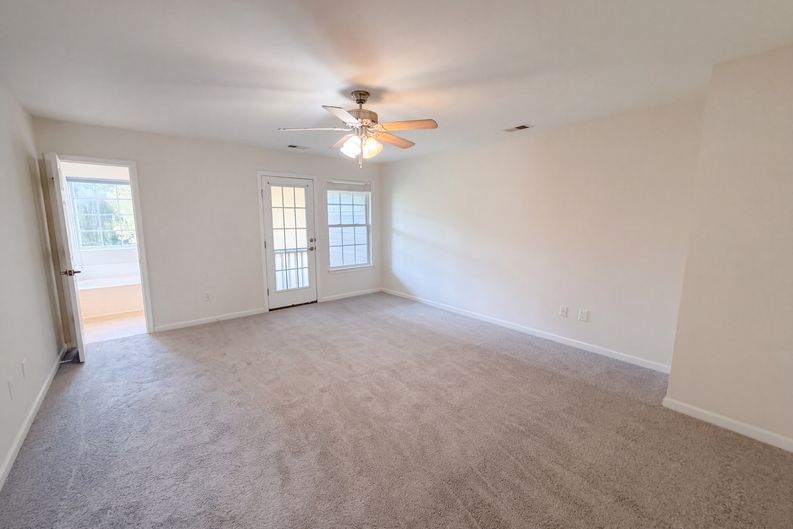Photo 4 of 20 of 9004 Parlor Dr, Ladson, SC
