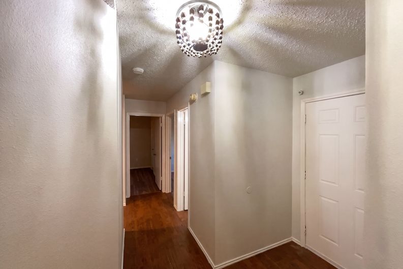 Photo 10 of 21 of 9511 Elm Gln, San Antonio, TX