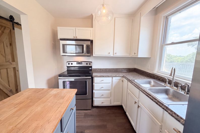 Photo 3 of 16 of 1447 Snell Blvd, Nashville, TN