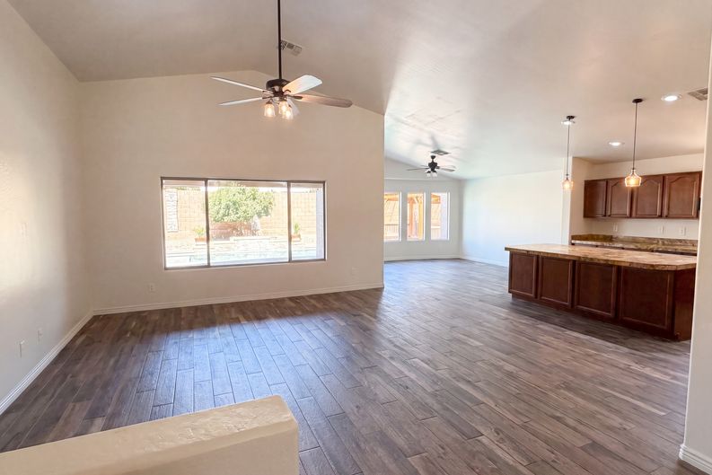 Photo 11 of 32 of 13442 N 177th Dr, Surprise, AZ
