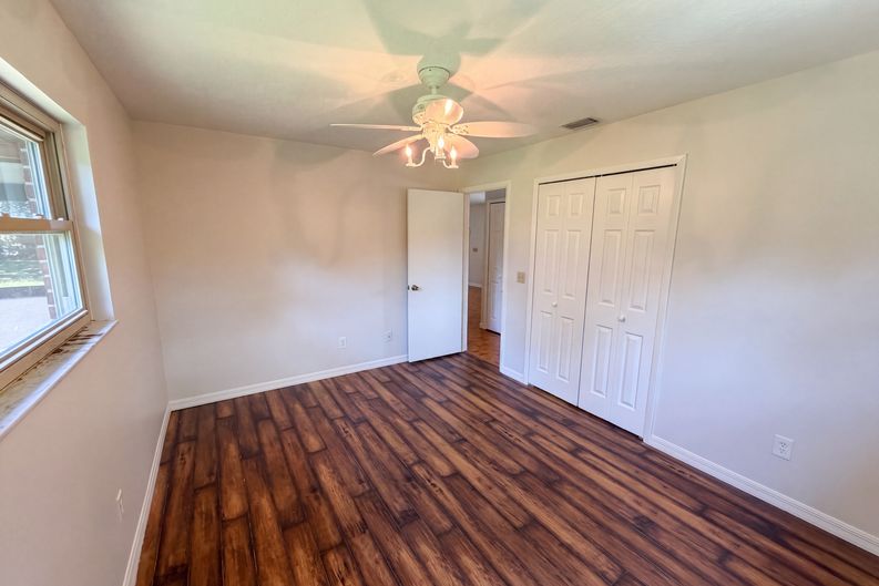 Photo 14 of 25 of 1008 Lynbrook St NW, Palm Bay, FL