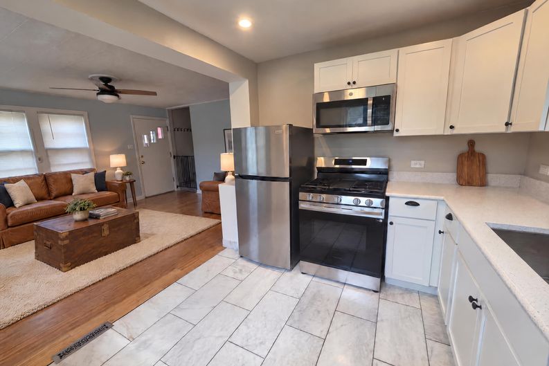 Photo 6 of 20 of 2339 Northgate Ave, Riverside, IL