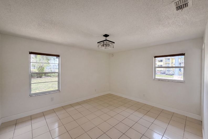 Photo 17 of 30 of 2401 Myakka Dr, Orlando, FL