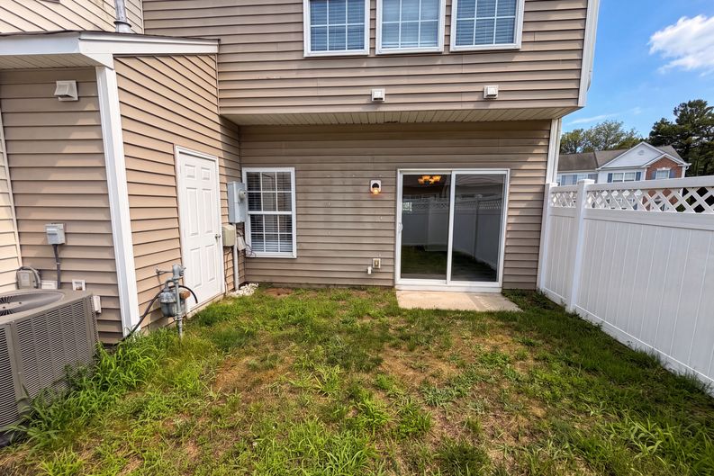 Photo 5 of 17 of 5111 Brooke Lauren Ln, Raleigh, NC