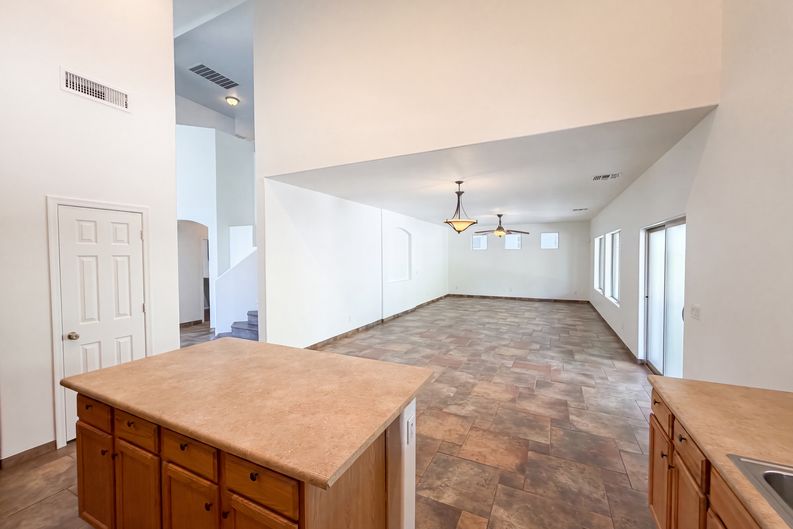 Photo 11 of 39 of 7428 S 15th Dr, Phoenix, AZ