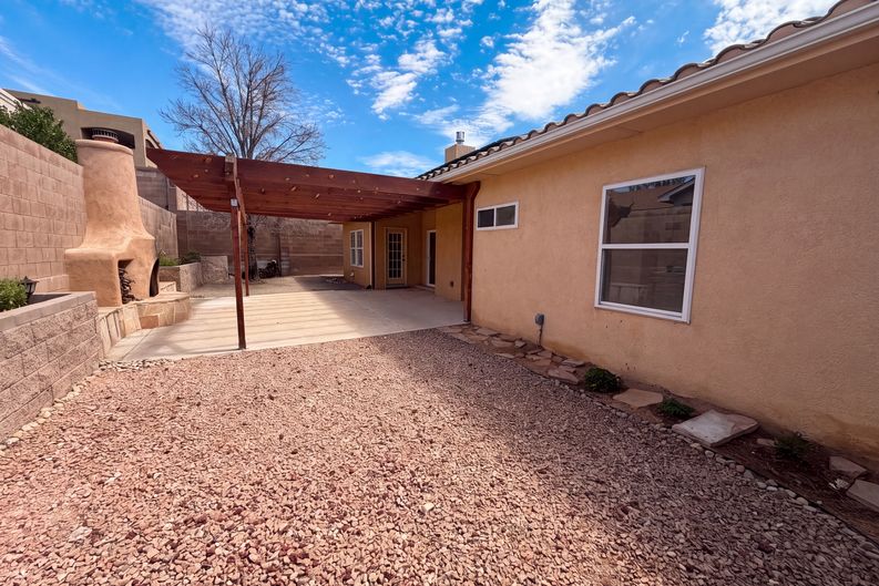 Photo 5 of 29 of 9809 Buckeye St NW, Albuquerque, NM