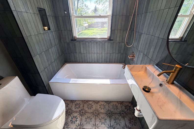 Photo 6 of 28 of 492 Algene St, Lake Orion, MI