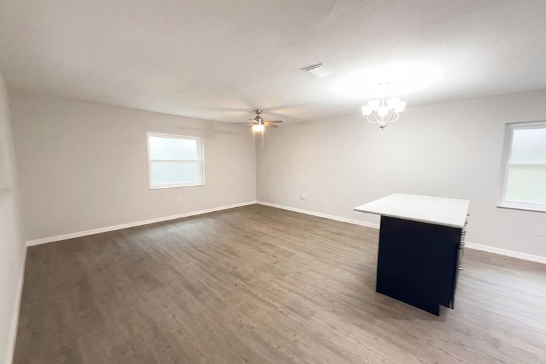 Photo 9 of 21 of 806 Wedgewood Dr, Mount Dora, FL