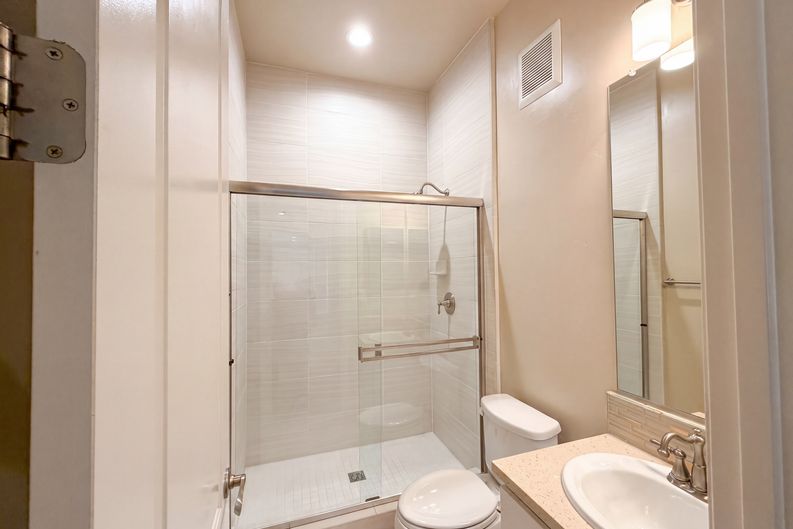 Photo 26 of 36 of 5601 Lakepointe Dr, Rocklin, CA