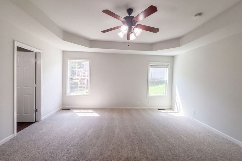 Photo 4 of 24 of 3148 Brook Hill Dr, Clarksville, TN