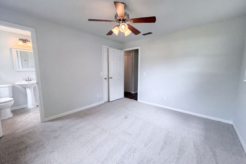 Photo 11 of 21 of 411 Capricorn Ln, Orange Park, FL