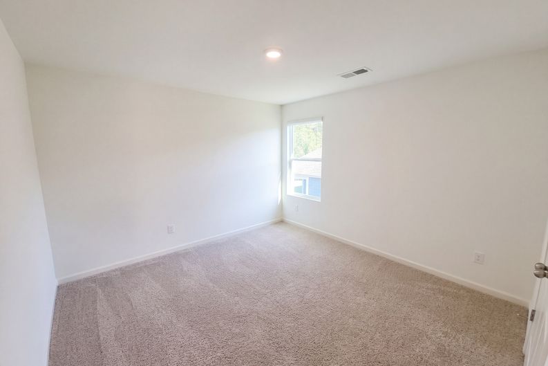 Photo 10 of 24 of 1105 Merion Dr, Calera, AL