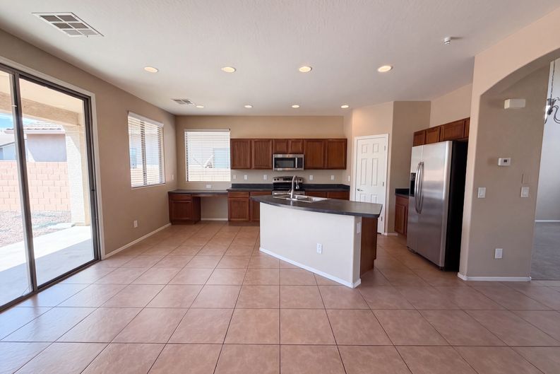 Photo 7 of 21 of 671 W Green Tree Dr, San Tan Valley, AZ