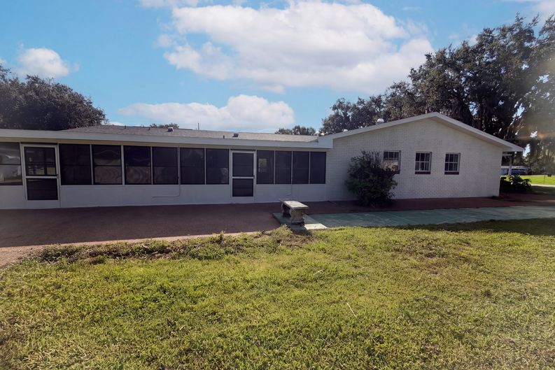 Photo 5 of 33 of 6501 Fort Pierce Blvd, Fort Pierce, FL