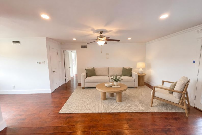Photo 14 of 17 of 8541 Strathmore Dr, Dallas, TX