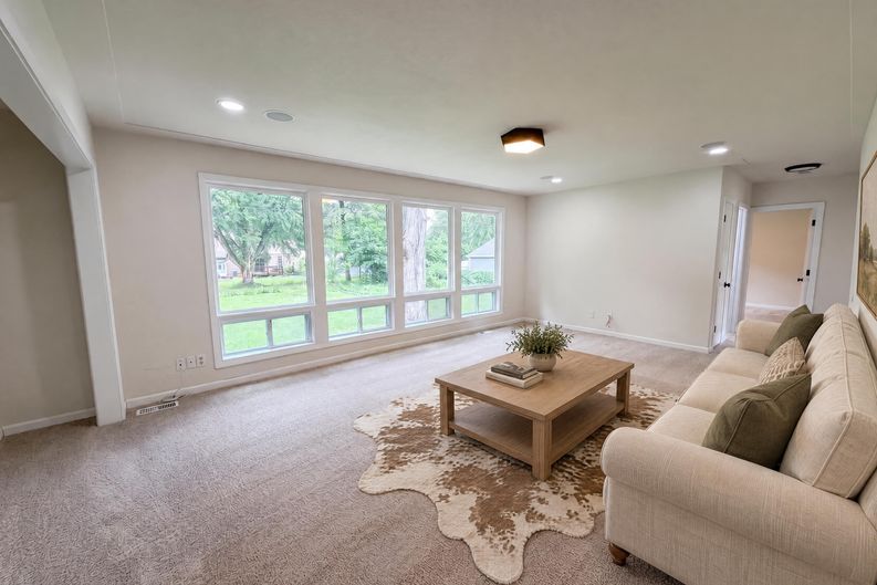 Photo 3 of 27 of 1695 Abell St, Maplewood, MN