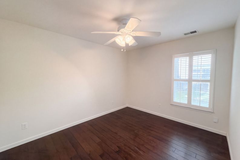 Photo 13 of 26 of 580 Pointe Of Oaks Rd, Summerville, SC