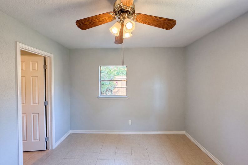 Photo 12 of 19 of 502 Jennings St, Nocona, TX