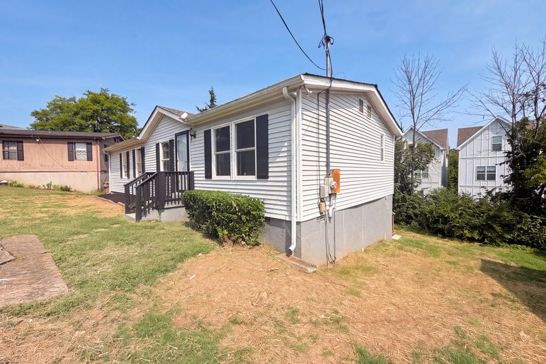 Photo 5 of 17 of 2648 Pine Ridge Dr, Nashville, TN