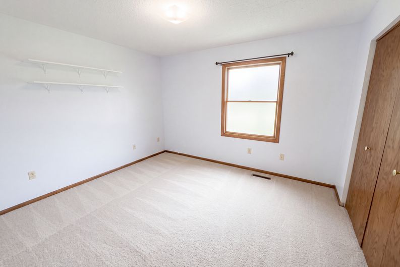 Photo 12 of 26 of 1720 24th Ave SE, Rochester, MN