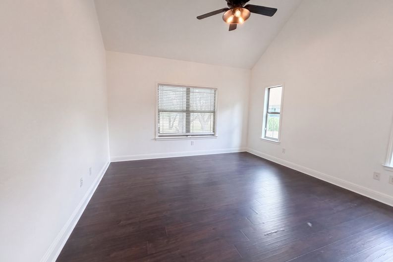 Photo 10 of 19 of 4247 Richmond Ave, Spring Branch, TX