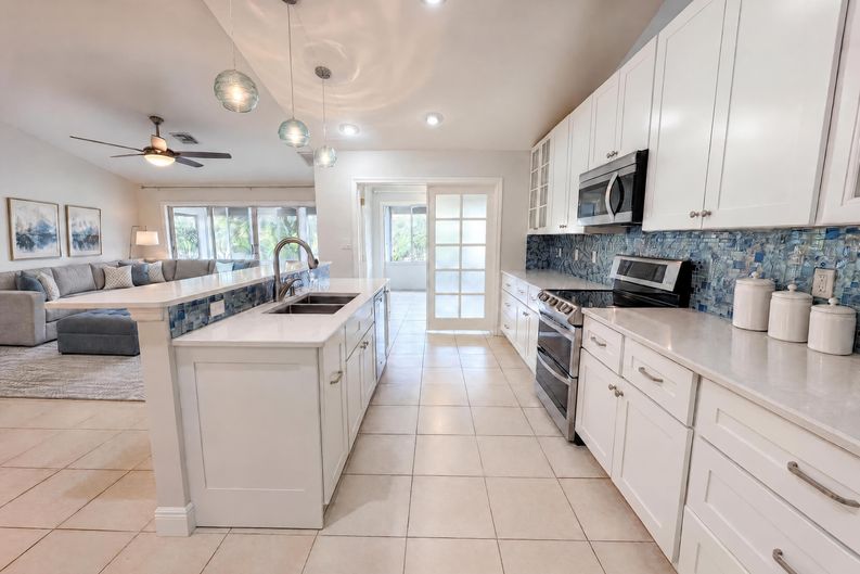 Photo 12 of 34 of 4816 61st Avenue Ter W, Bradenton, FL