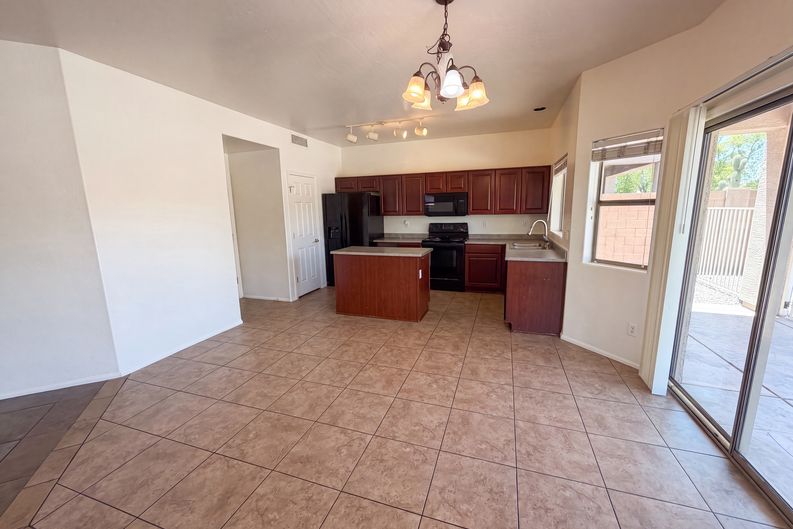 Photo 6 of 36 of 17268 W Elaine Dr, Goodyear, AZ