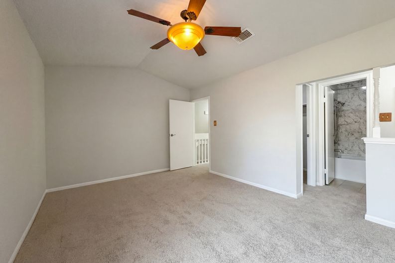 Photo 4 of 16 of 12300 Brookglade Cir, Houston, TX