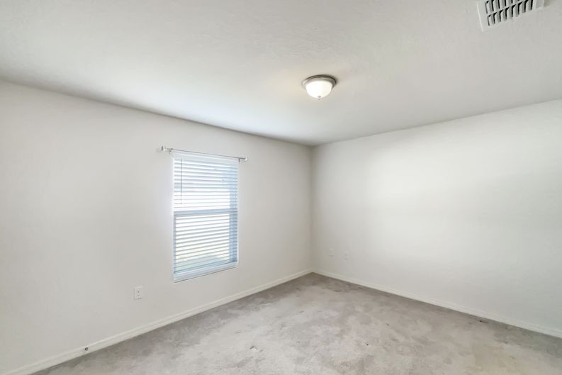 Photo 13 of 19 of 305 Camellia Ct, Kissimmee, FL