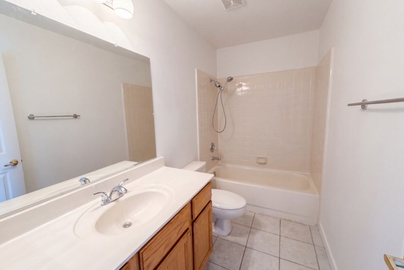 Photo 31 of 41 of 1917 Altivo Dr, Henderson, NV