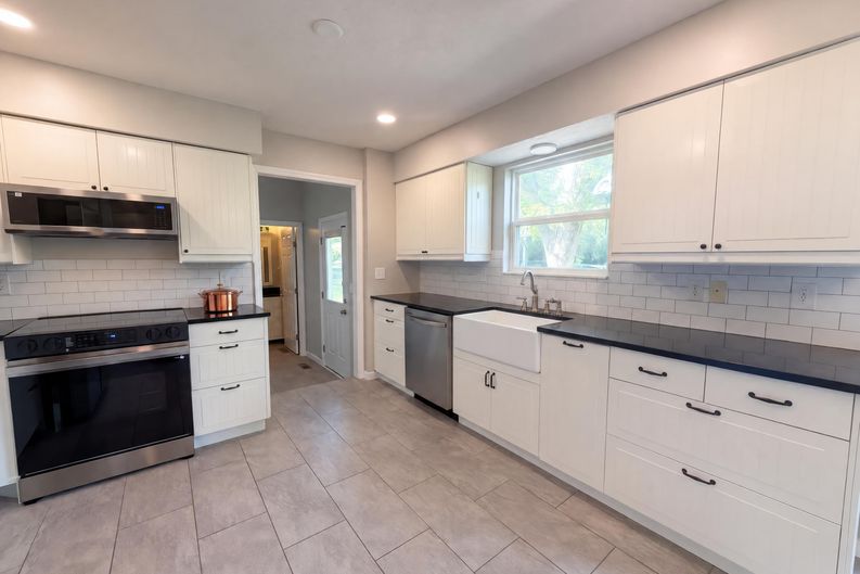 Photo 3 of 31 of 4320 Pheasant Trail Ct, Liberty Twp, OH