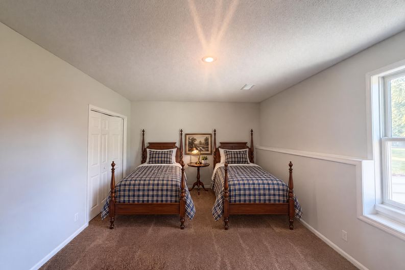 Photo 16 of 25 of 7825 W 143rd Pl, Overland Park, KS
