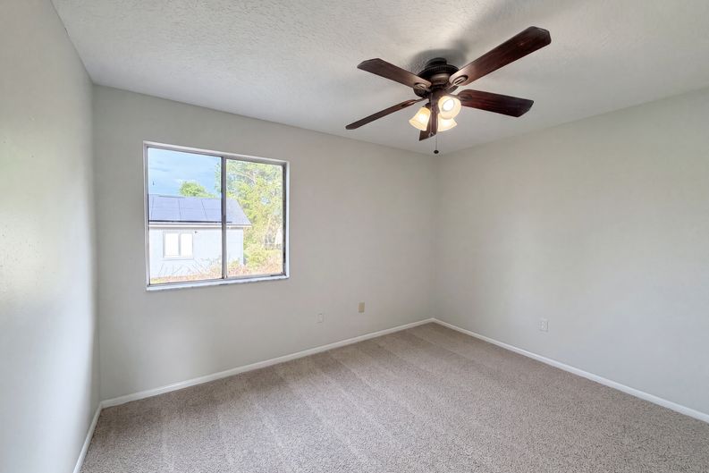 Photo 10 of 18 of 3143 Boxelder St, Deltona, FL