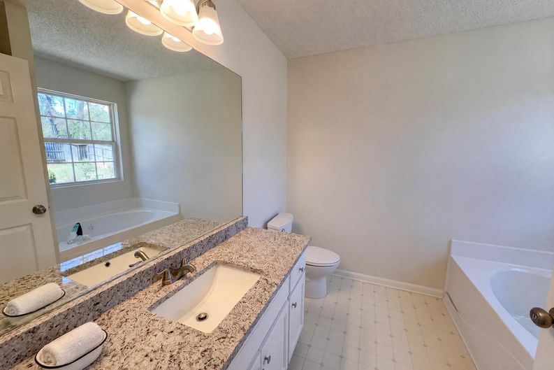 Photo 10 of 18 of 124 Amelia Garden Way, Lawrenceville, GA