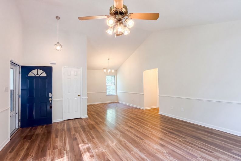 Photo 3 of 17 of 6223 Sunbridge Ct, Charlotte, NC
