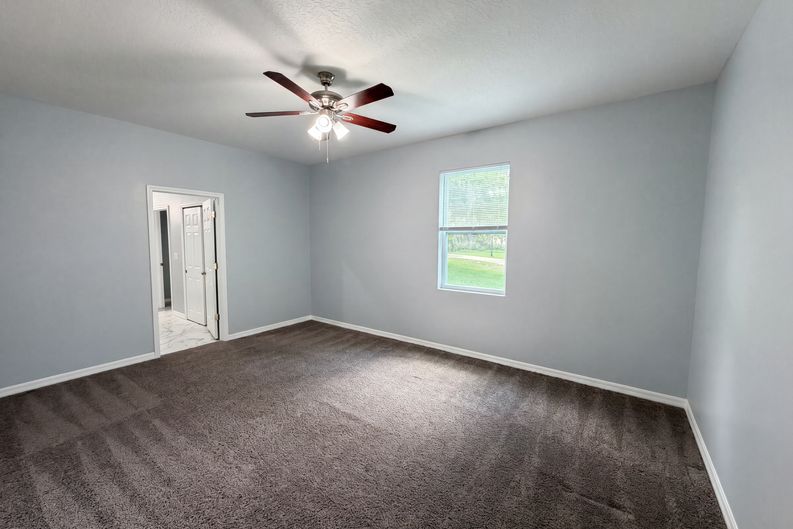 Photo 11 of 27 of 1013 W 11th St, Sanford, FL