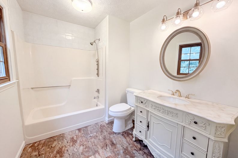 Photo 10 of 29 of 1731 Sundale Dr, Lawrenceville, GA