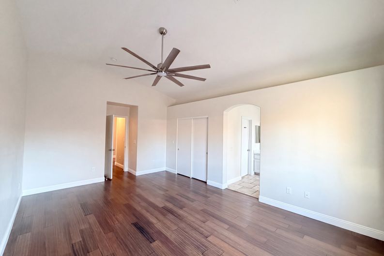 Photo 4 of 39 of 8032 Tailwind Ave, Las Vegas, NV