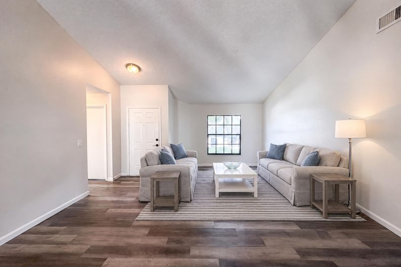 Photo 6 of 17 of 9507 Letterstone Ct, Tampa, FL