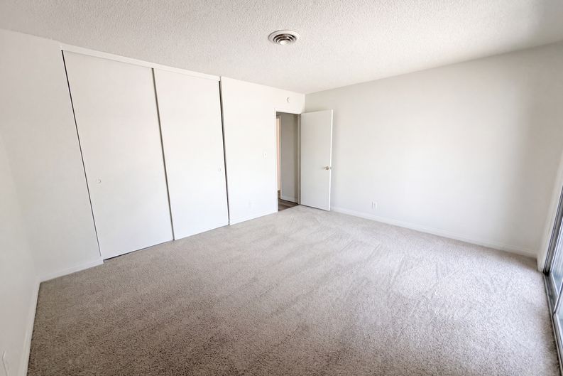 Photo 8 of 42 of 1483 Pawnee Dr, Las Vegas, NV