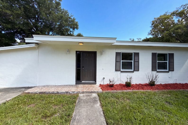 Photo 18 of 21 of 1502 Daroca Dr, Deltona, FL
