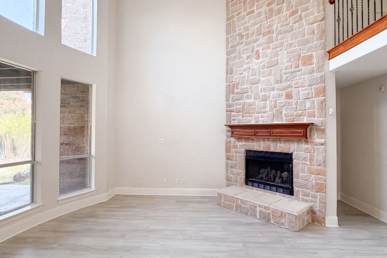 Photo 7 of 26 of 2716 Dearborn Ln, Frisco, TX