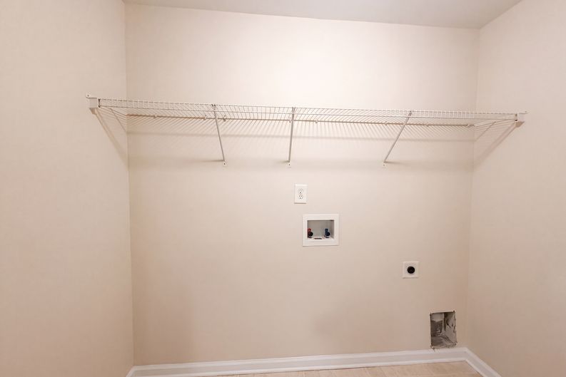 Photo 14 of 17 of 453 Castle Top Ln, Lawrenceville, GA