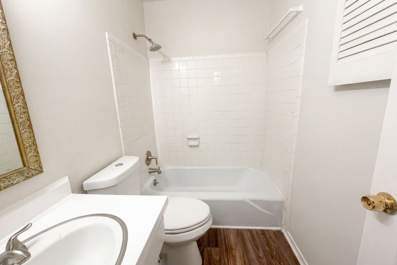 Photo 17 of 21 of 3229 Regents Park Ln, Greensboro, NC
