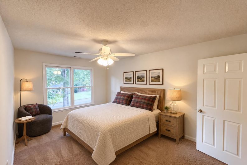 Photo 15 of 23 of 1012 Crown Corners Dr, McDonough, GA