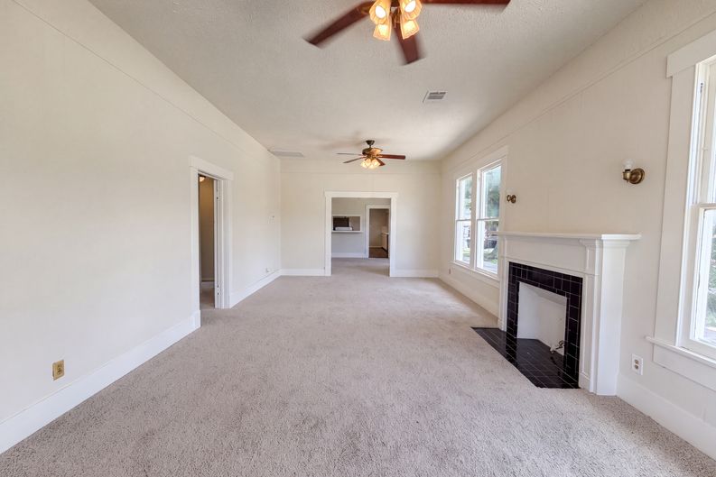 Photo 4 of 26 of 714 Bolling Ln, Houston, TX