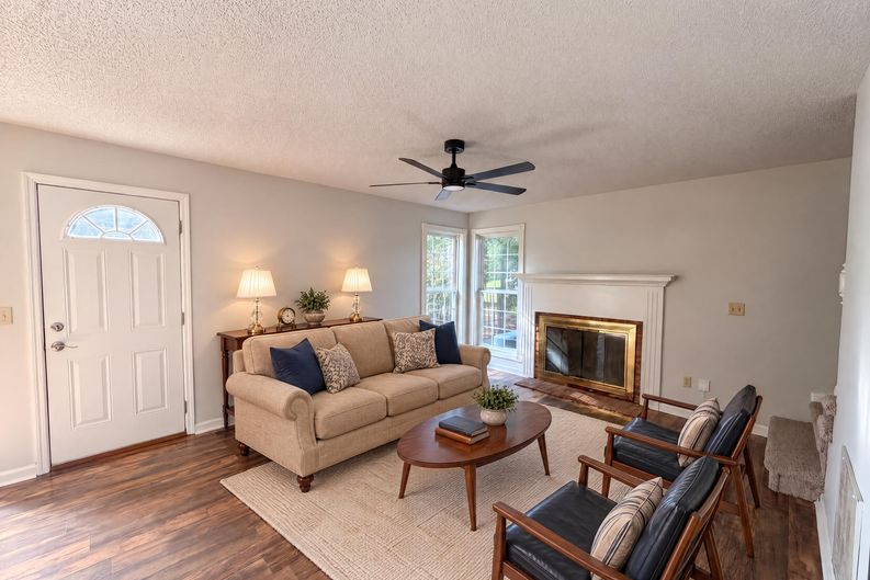 Photo 3 of 27 of 518 Glenfield Cir, Maryville, TN
